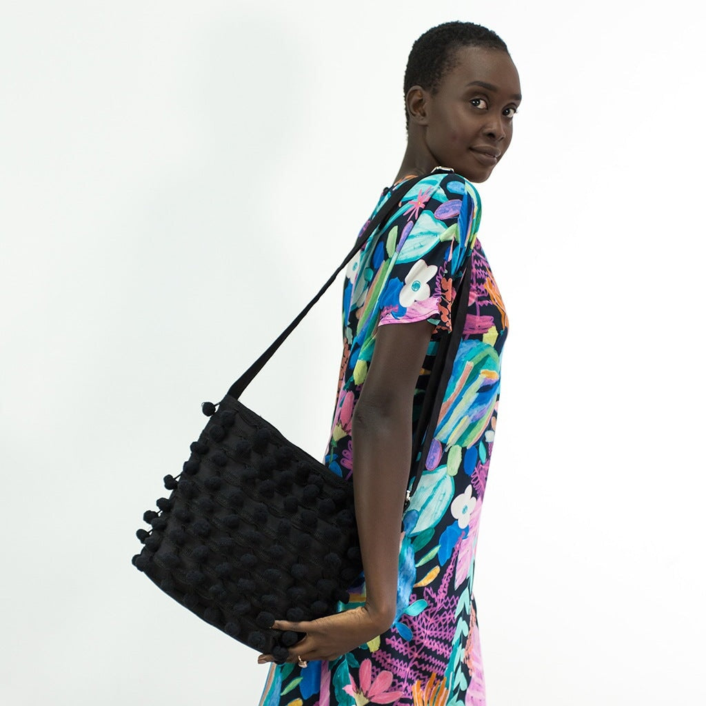 Ha Leh Crossbody Shoulder Bag in Black