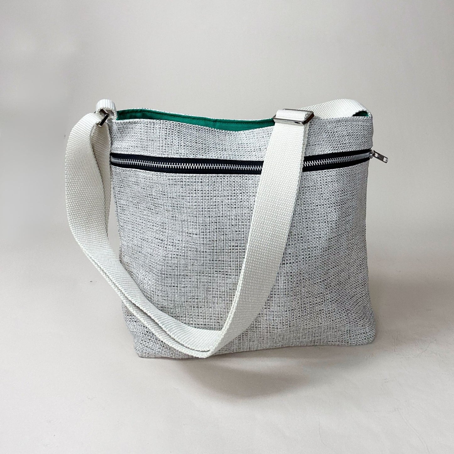 Cockatoo Crossbody Jute Shoulder Bag in Green