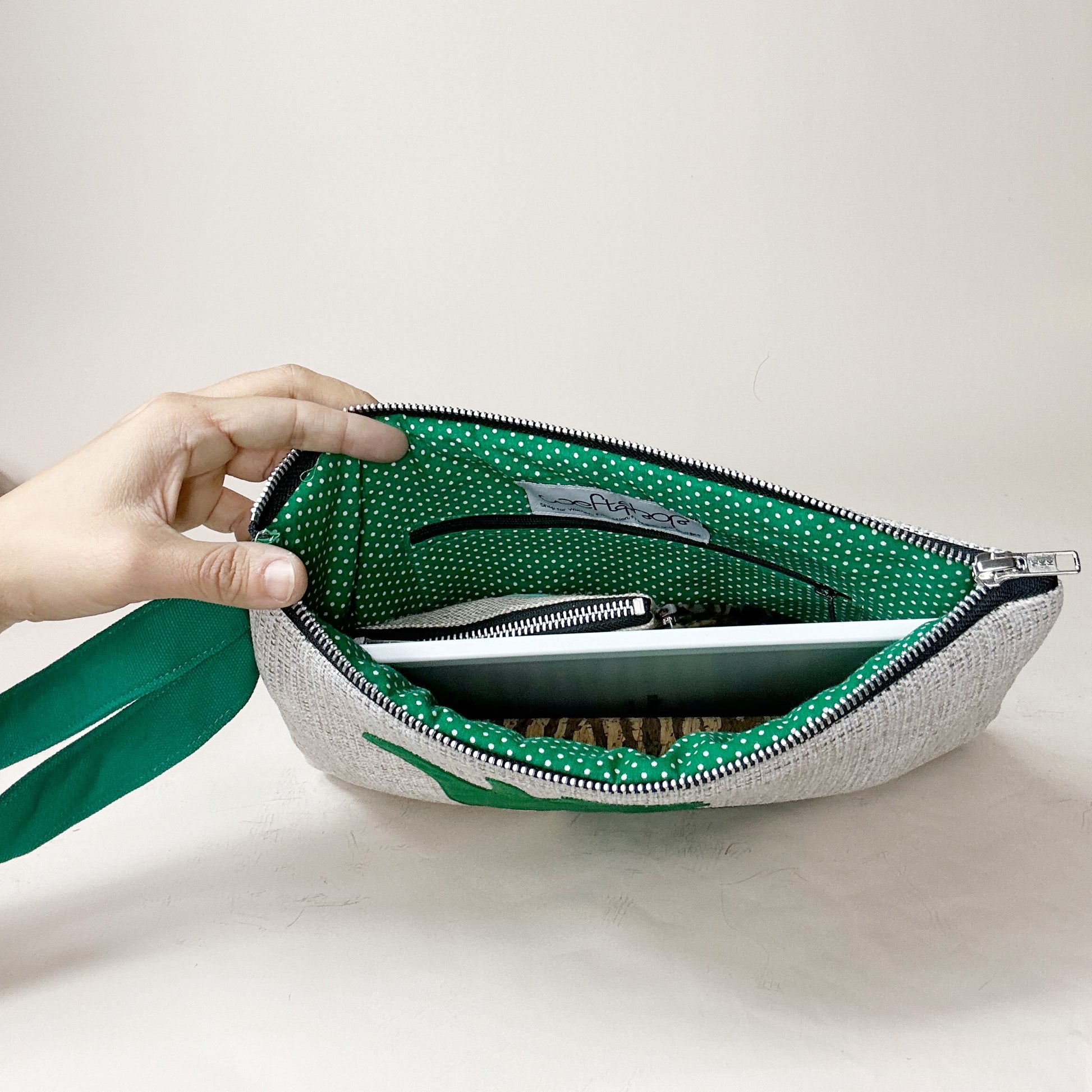 jute cockatoo cluch in green opened up